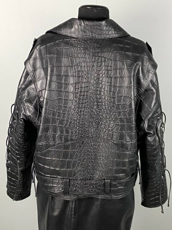 Куртка женская  модель 36 черн.кроко